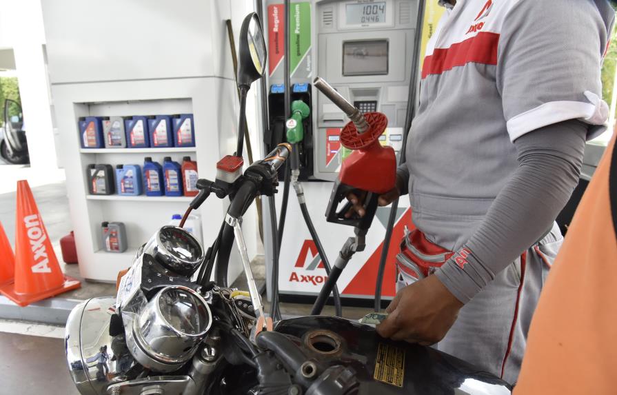 En el primer mes y medio del año combustibles suben hasta RD$17.5 por galón