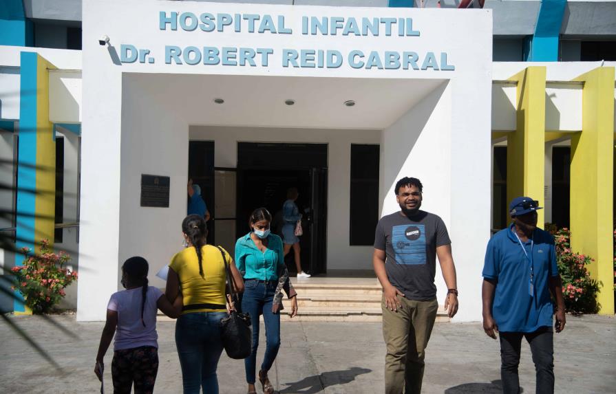 Pacientes con COVID-19 comienzan a llegar al Hospital Robert Reid Cabral